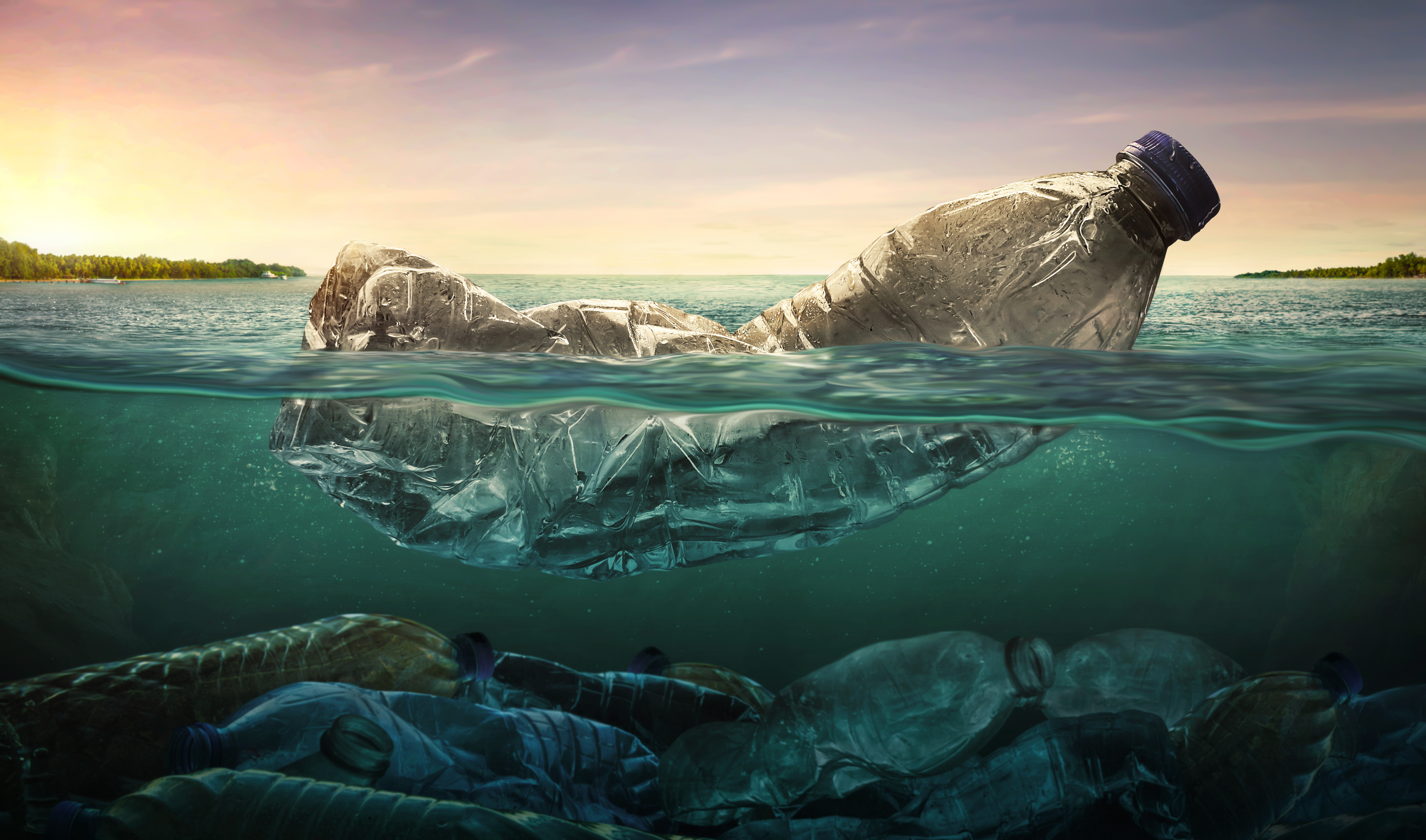  Plastic water bottles pollution in ocean (Environment concept)  © chaiyapruek - stock.adobe.com
